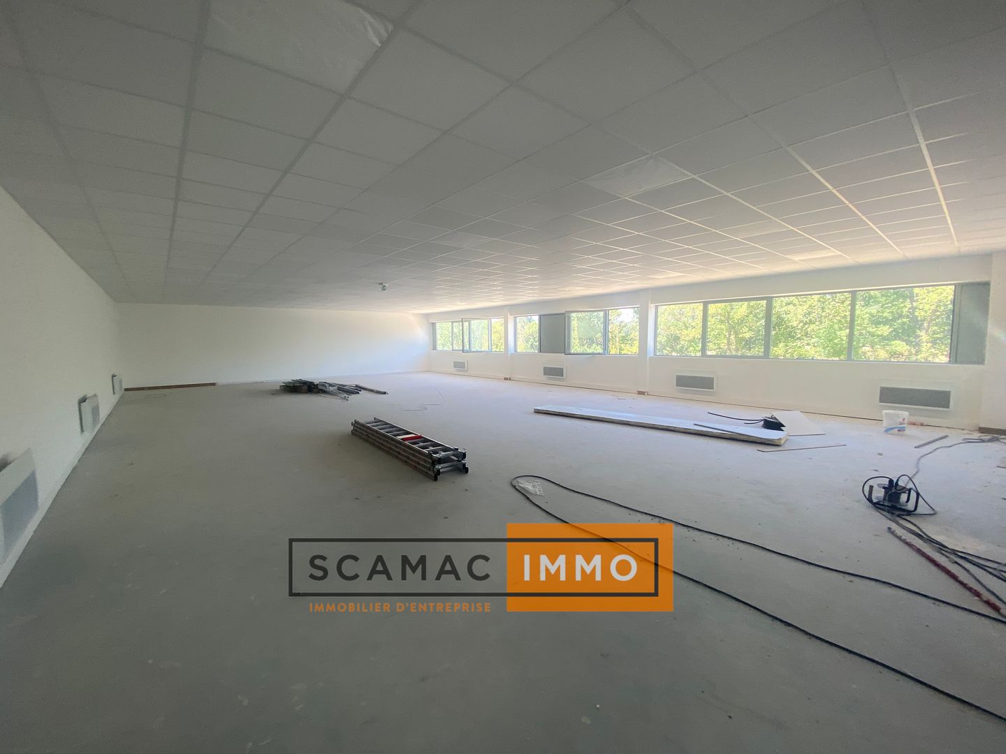 local d'activités de 578m², Rousset (Bouches-du-Rhône)