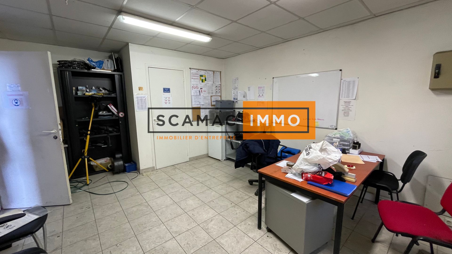 local d'activités de 282m², Morainvilliers (Yvelines)