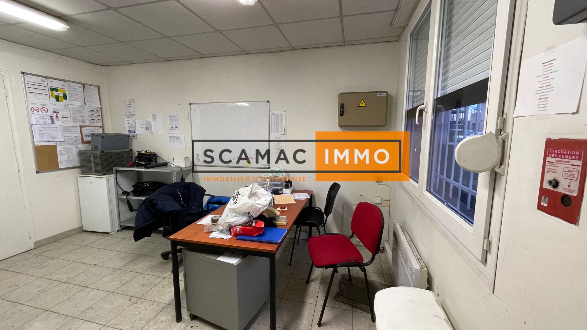 local d'activités de 282m², Morainvilliers (Yvelines)