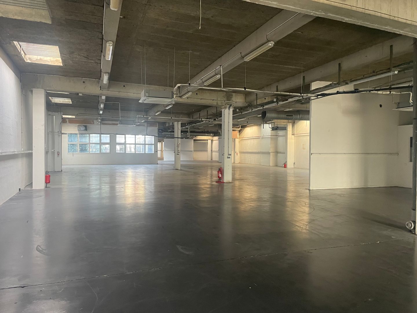 local d'activités de 1&nbsp;400m², Aubervilliers (Seine-Saint-Denis)