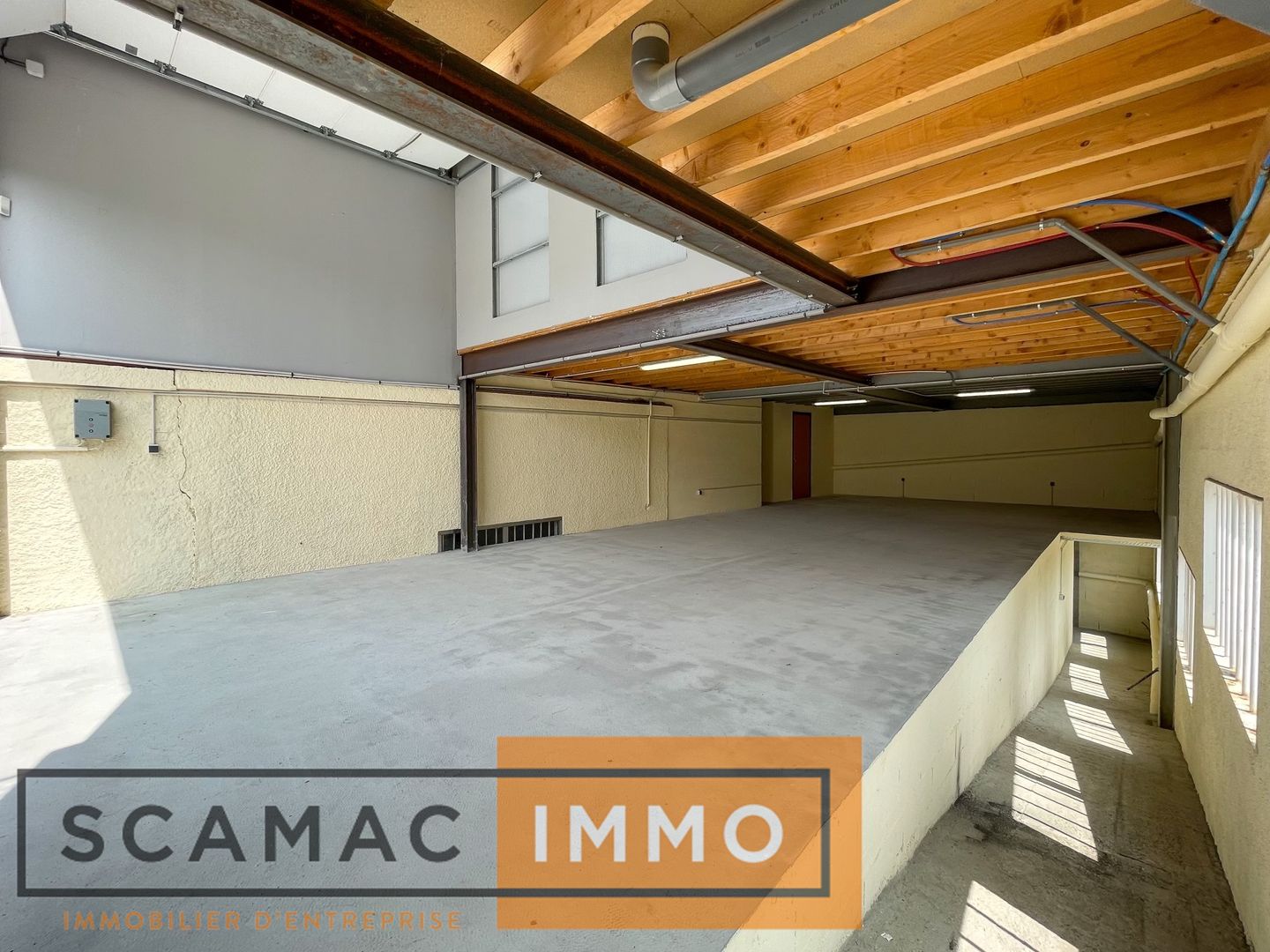 local d'activités de 100m², Linas (Essonne)