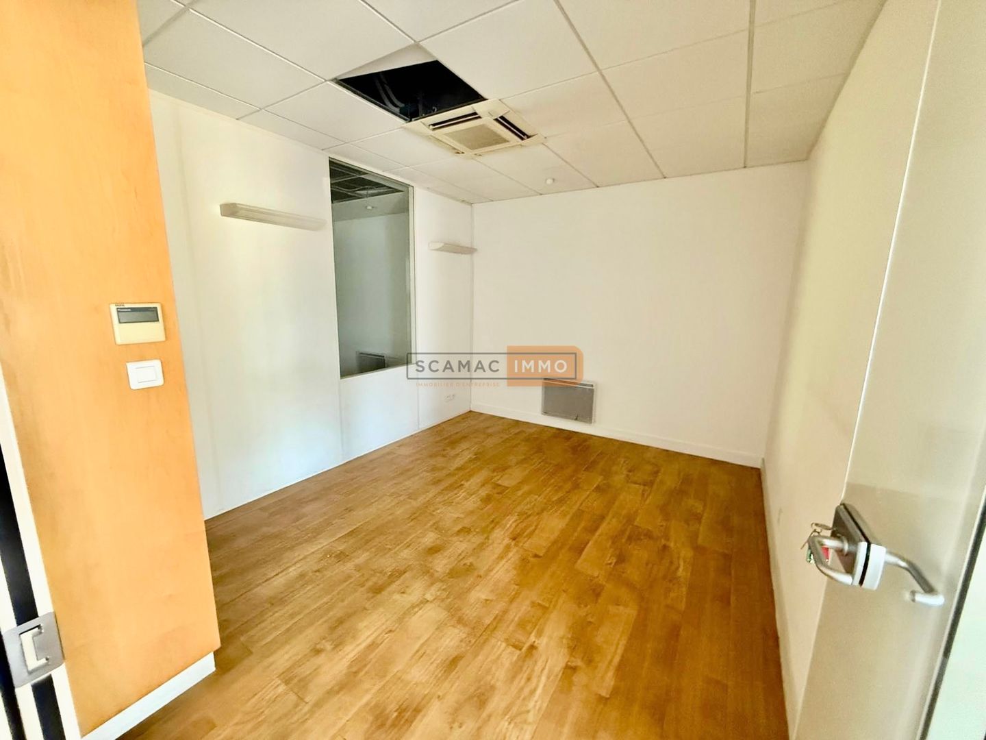 local d'activités de 180m², Fréjus (Var)