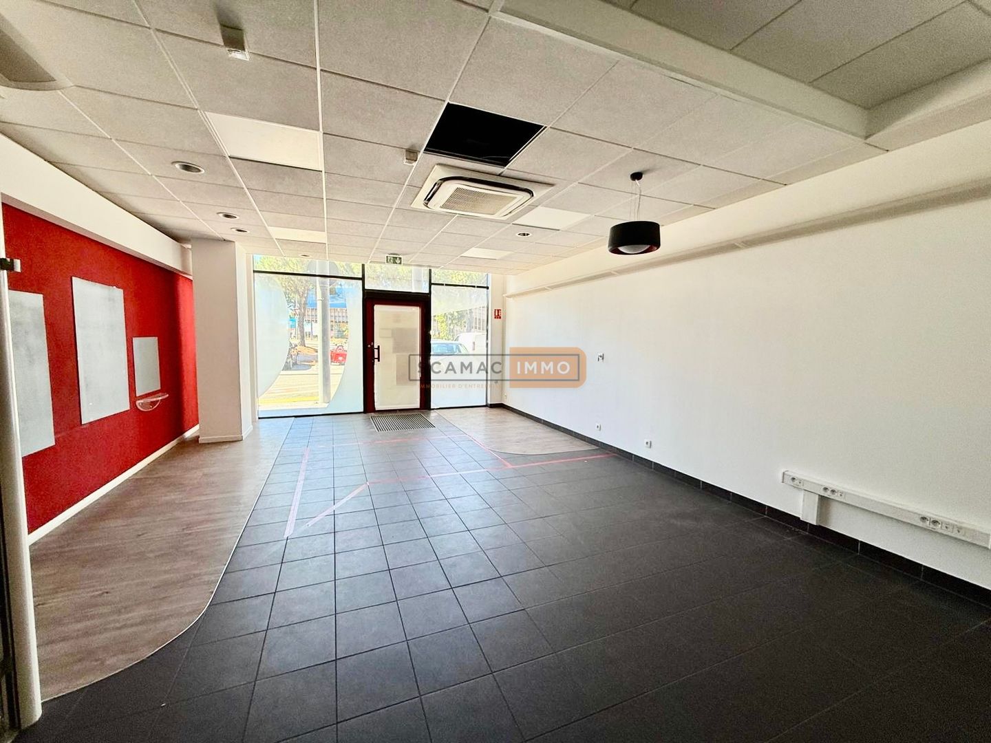 local d'activités de 180m², Fréjus (Var)