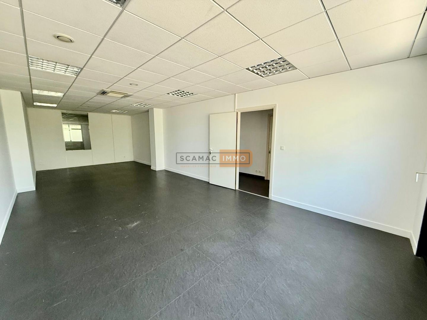 local d'activités de 180m², Fréjus (Var)