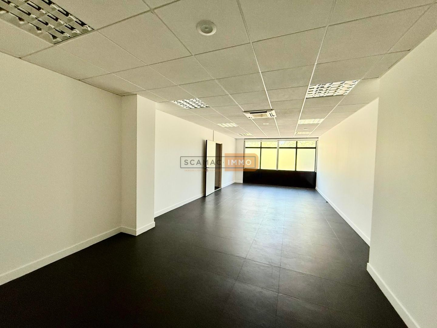 local d'activités de 180m², Fréjus (Var)