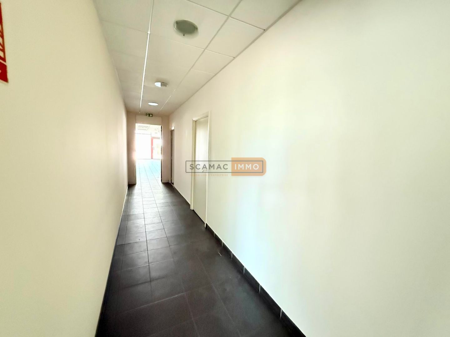 local d'activités de 180m², Fréjus (Var)