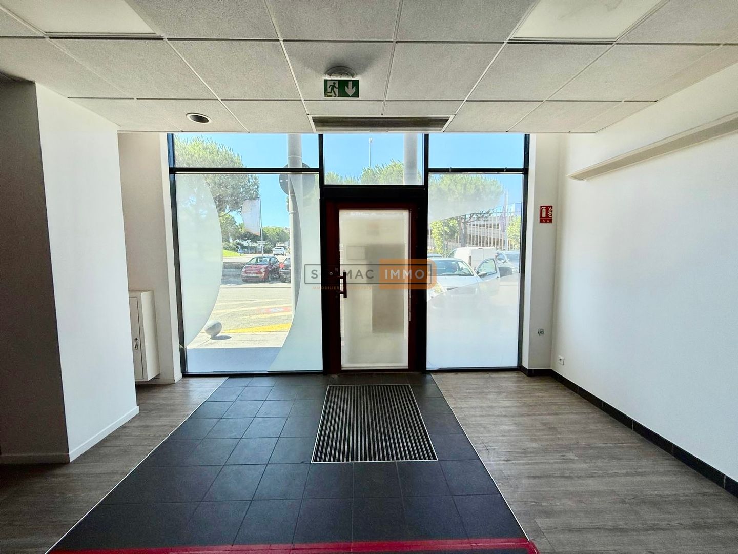 local d'activités de 180m², Fréjus (Var)