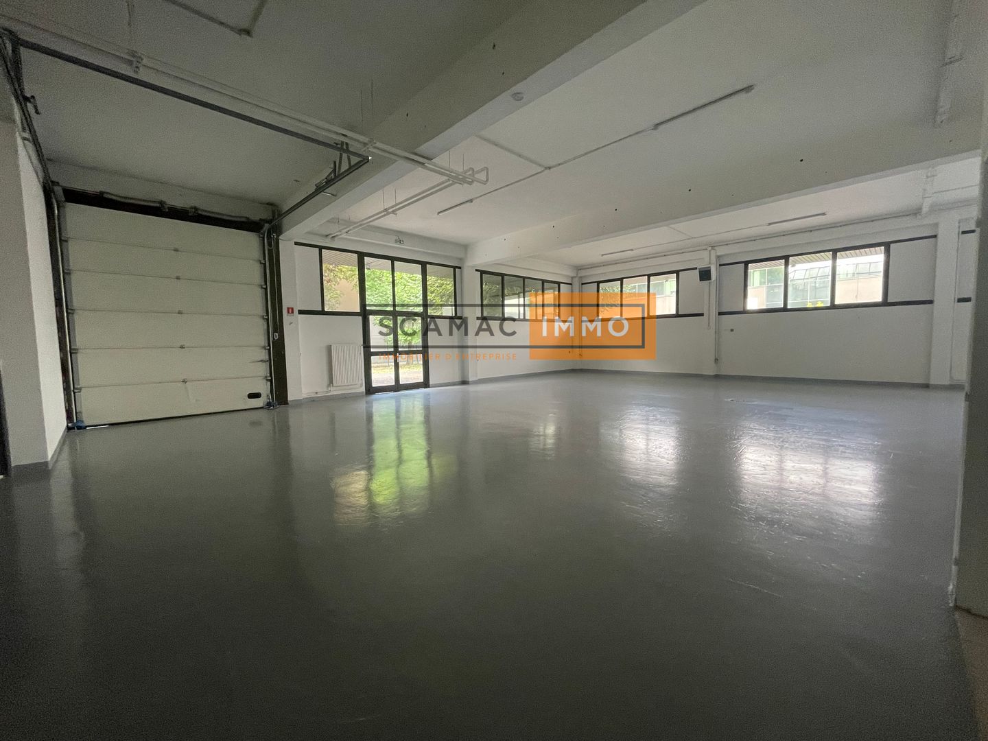 local d'activités de 1 336m², Nanterre (Hauts-de-Seine)