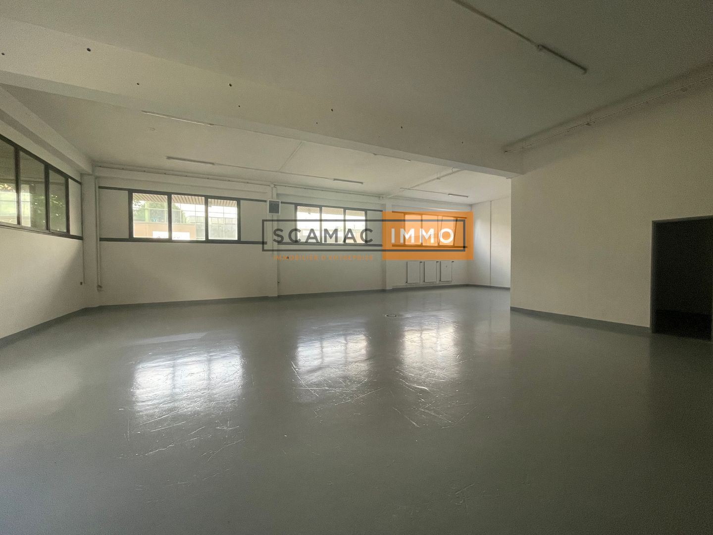 local d'activités de 1 336m², Nanterre (Hauts-de-Seine)