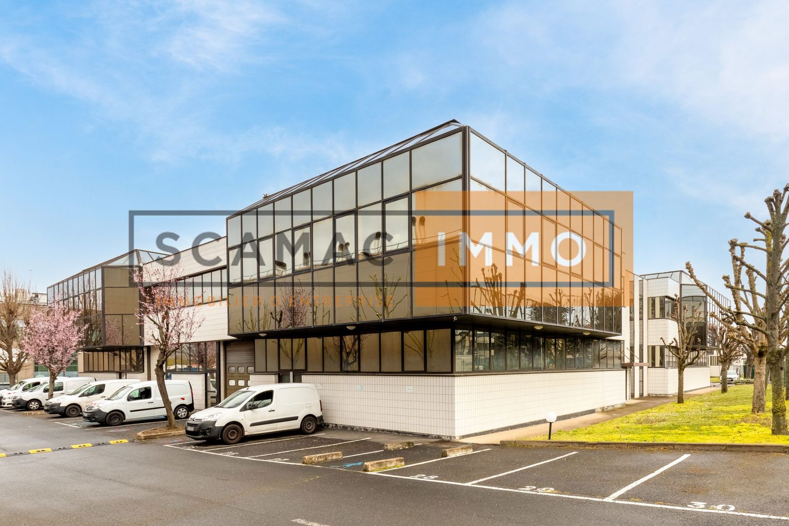 local d'activités de 601m², Nanterre (Hauts-de-Seine)