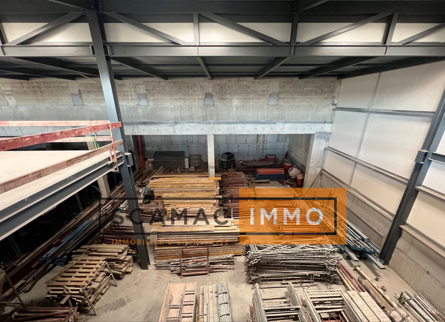 local d'activités de 1&nbsp;059m², Montfermeil (Seine-Saint-Denis)