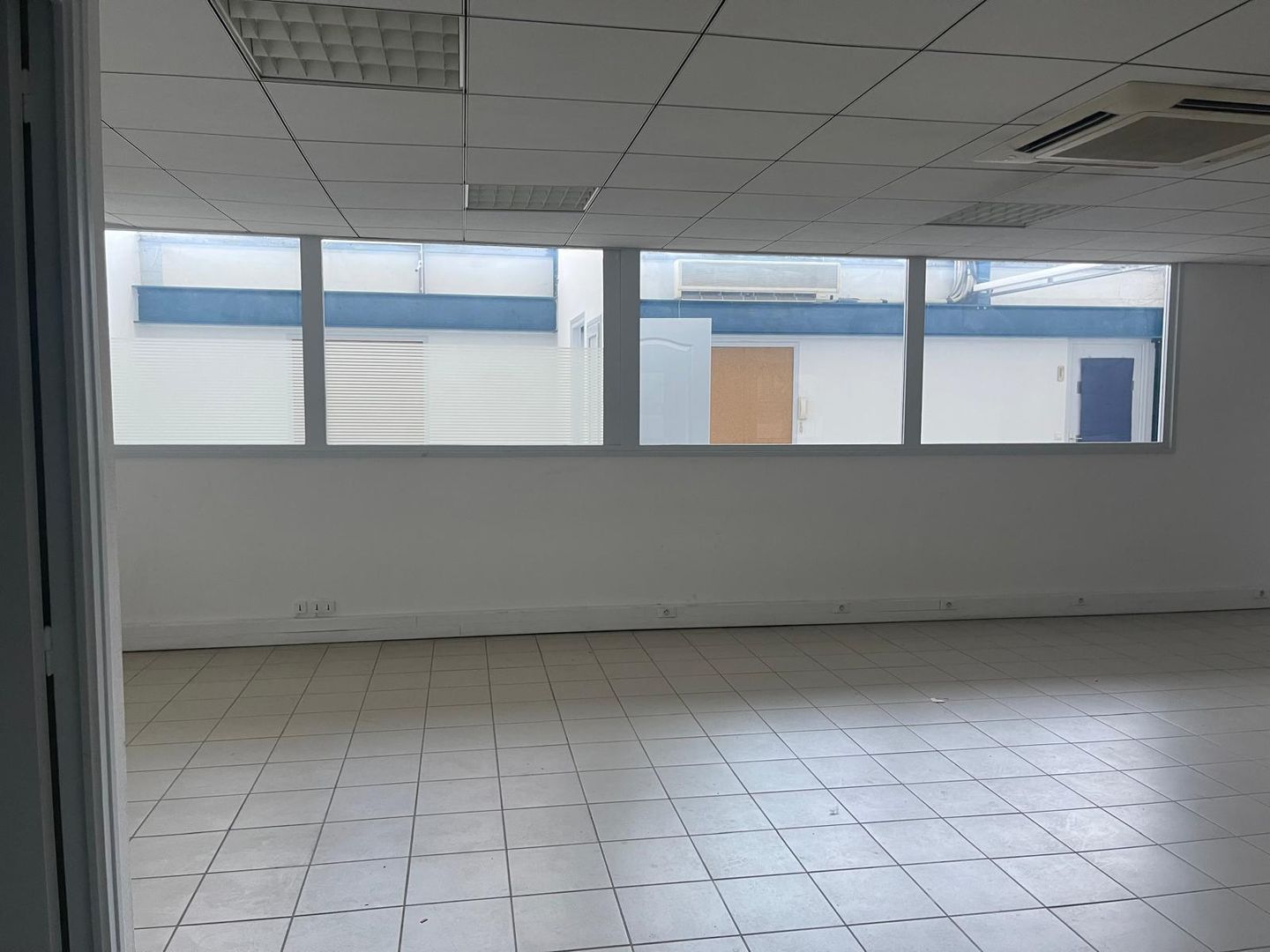 local d'activités de 270m², Montfermeil (Seine-Saint-Denis)