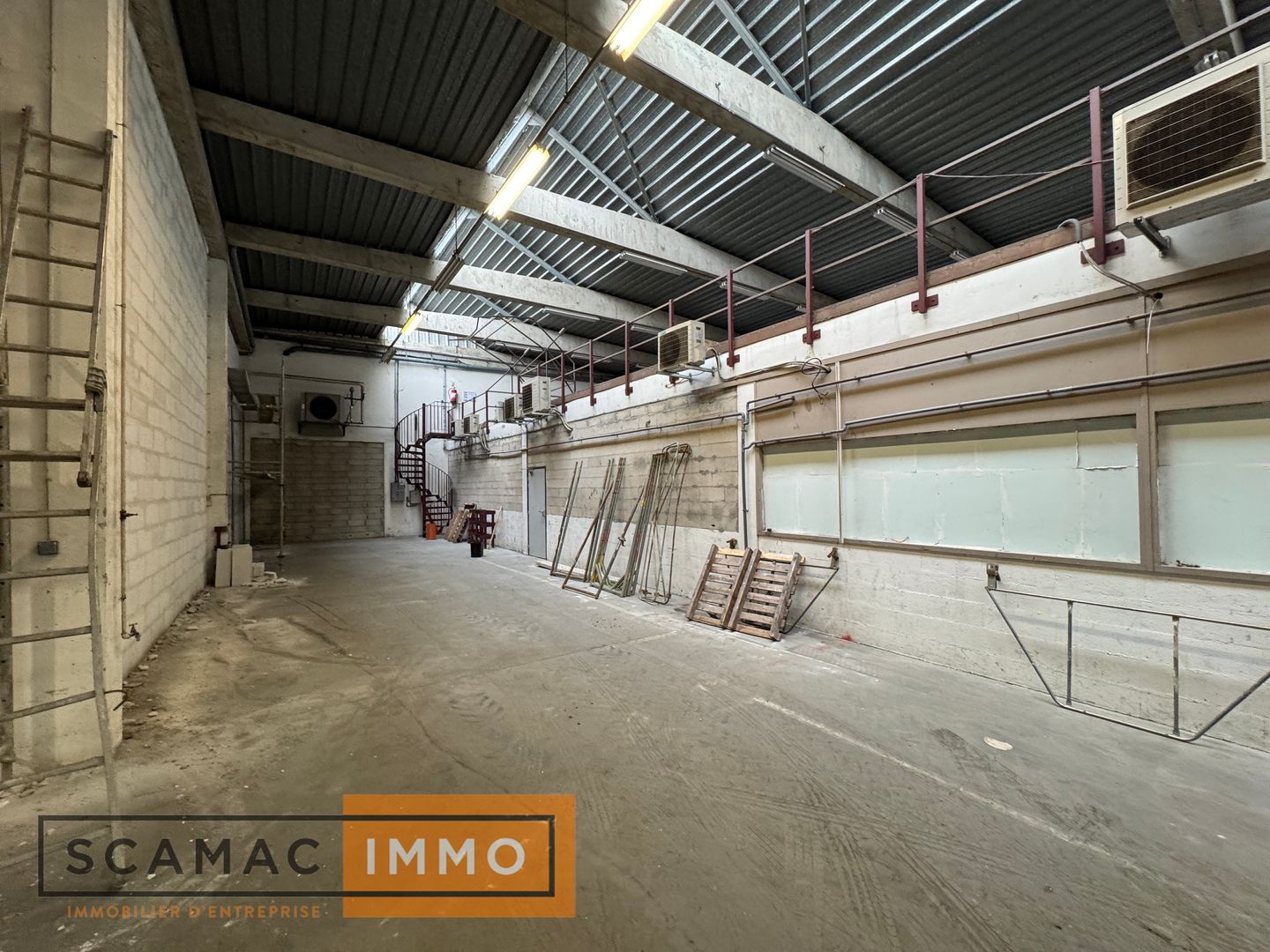 local d'activités de 2&nbsp;745m², Moissy-Cramayel (Seine-et-Marne)