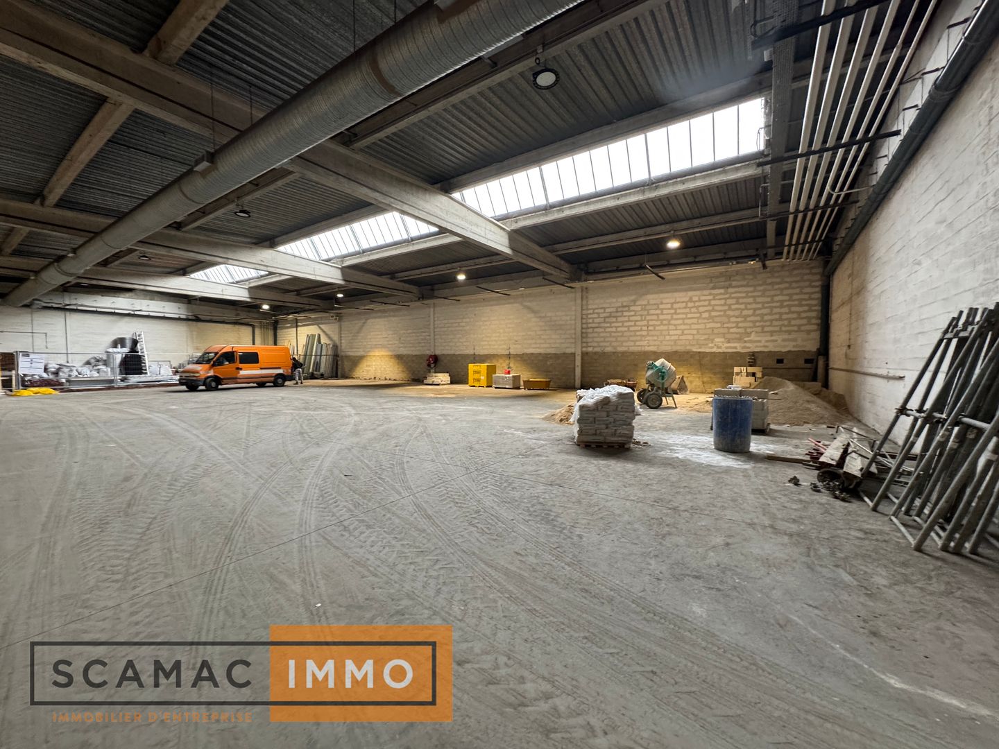local d'activités de 2&nbsp;745m², Moissy-Cramayel (Seine-et-Marne)
