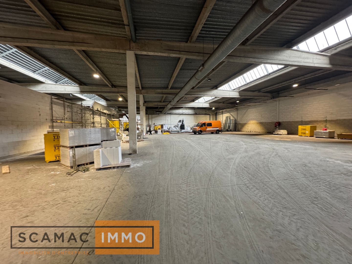 local d'activités de 2&nbsp;745m², Moissy-Cramayel (Seine-et-Marne)