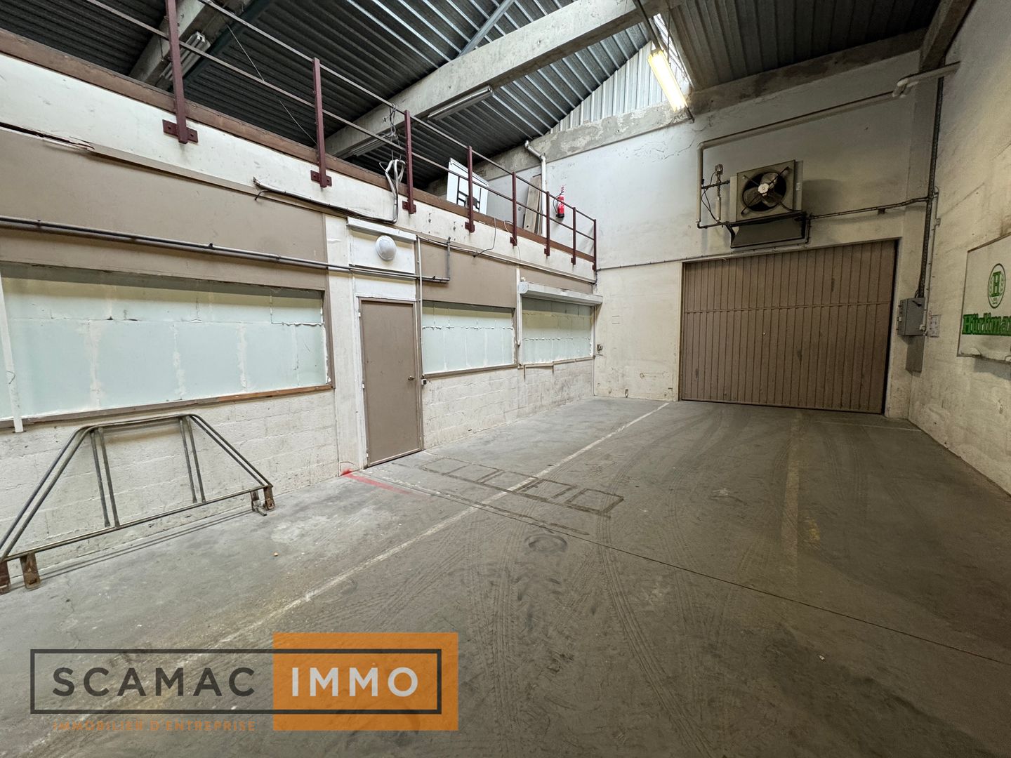 local d'activités de 2&nbsp;745m², Moissy-Cramayel (Seine-et-Marne)