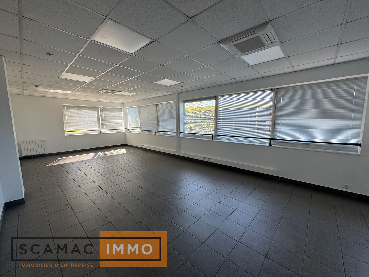 entrepôt de 6&nbsp;734m², Saint-Michel-sur-Orge (Essonne)