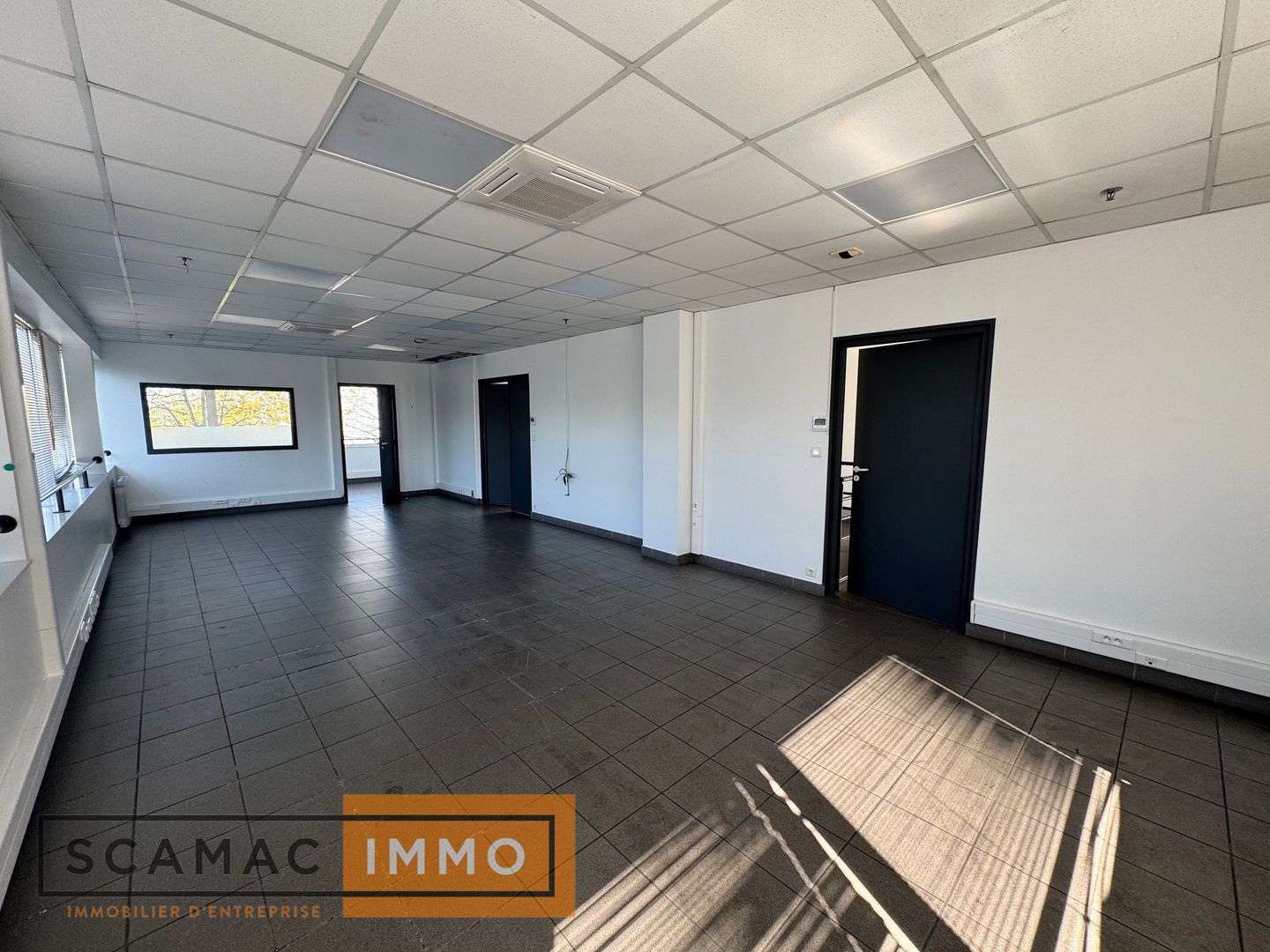 entrepôt de 6&nbsp;734m², Saint-Michel-sur-Orge (Essonne)