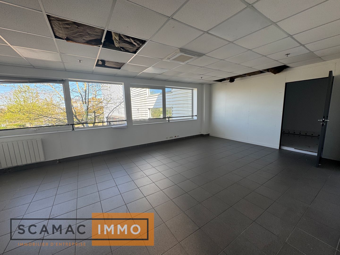entrepôt de 3&nbsp;367m², Saint-Michel-sur-Orge (Essonne)