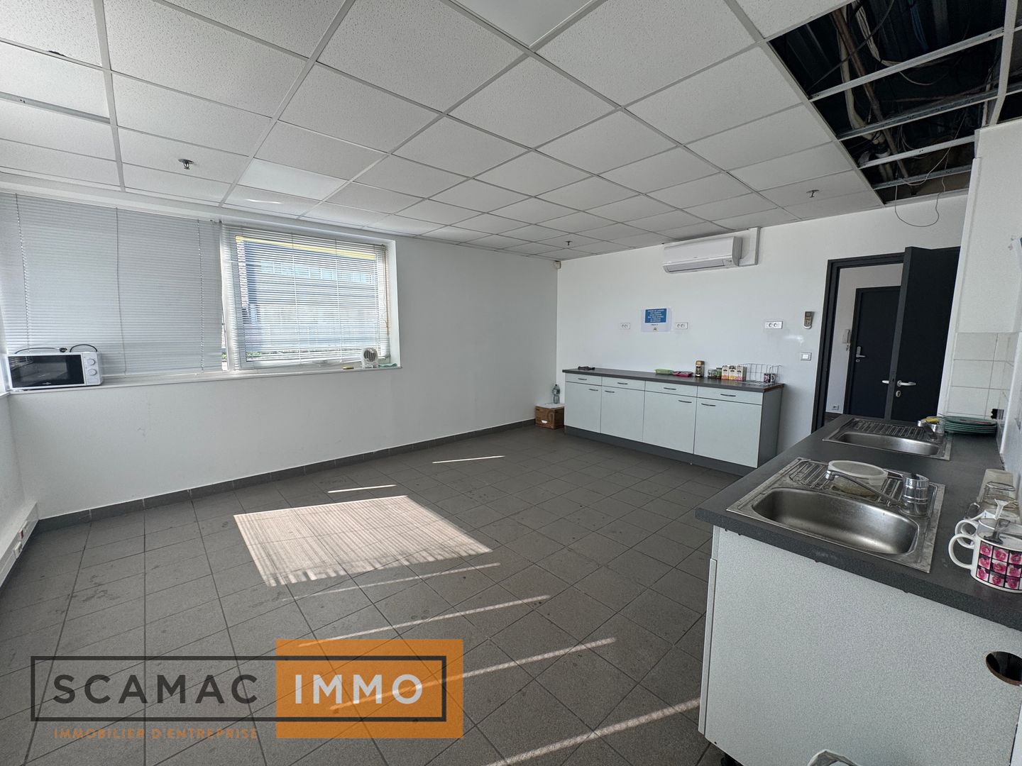 entrepôt de 3&nbsp;367m², Saint-Michel-sur-Orge (Essonne)