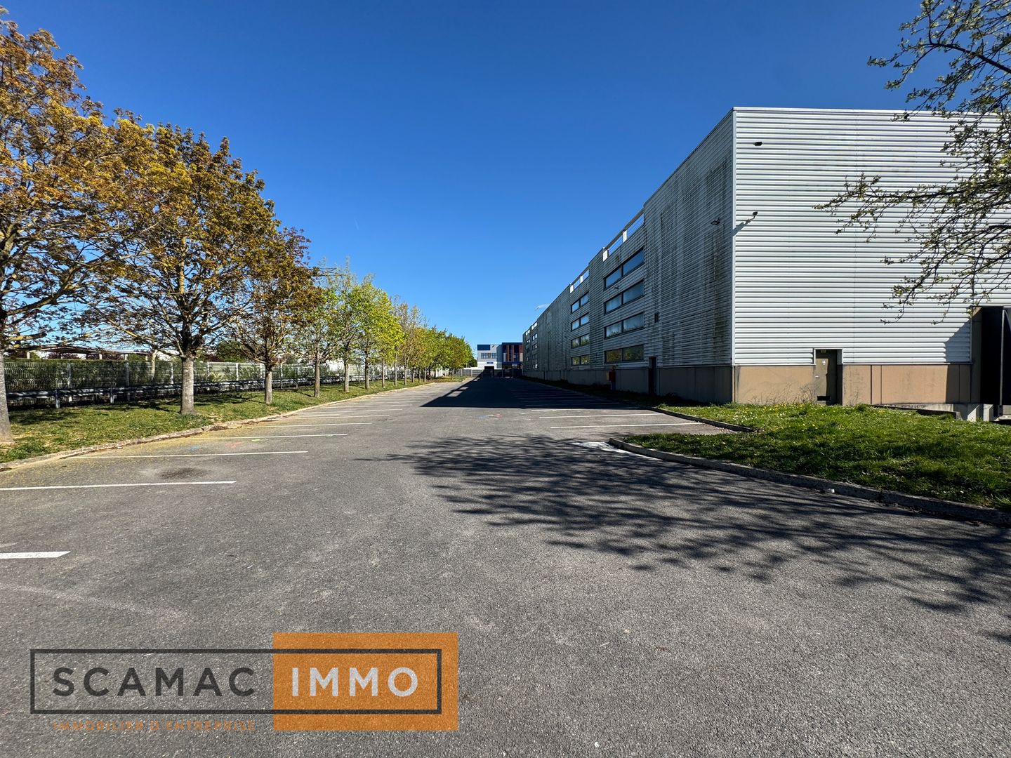 entrepôt de 3&nbsp;367m², Saint-Michel-sur-Orge (Essonne)
