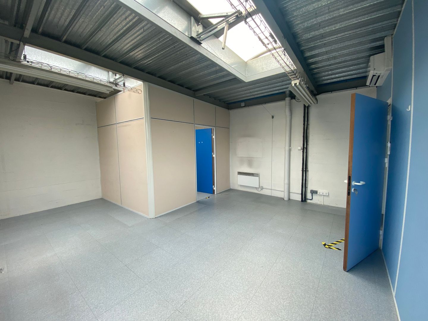 local d'activités de 142m², Gonesse (Val-d'Oise)