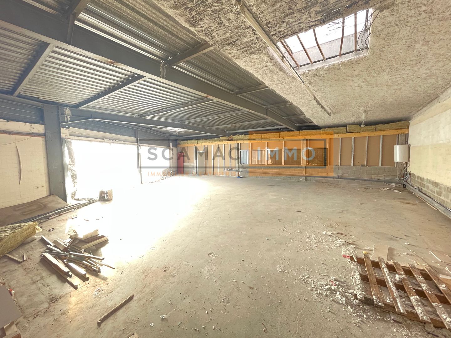 local d'activités de 263m², Chambly (Oise)