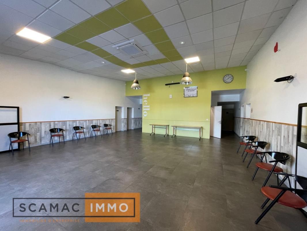 local d'activités de 1 100m², Pringy (Seine-et-Marne)