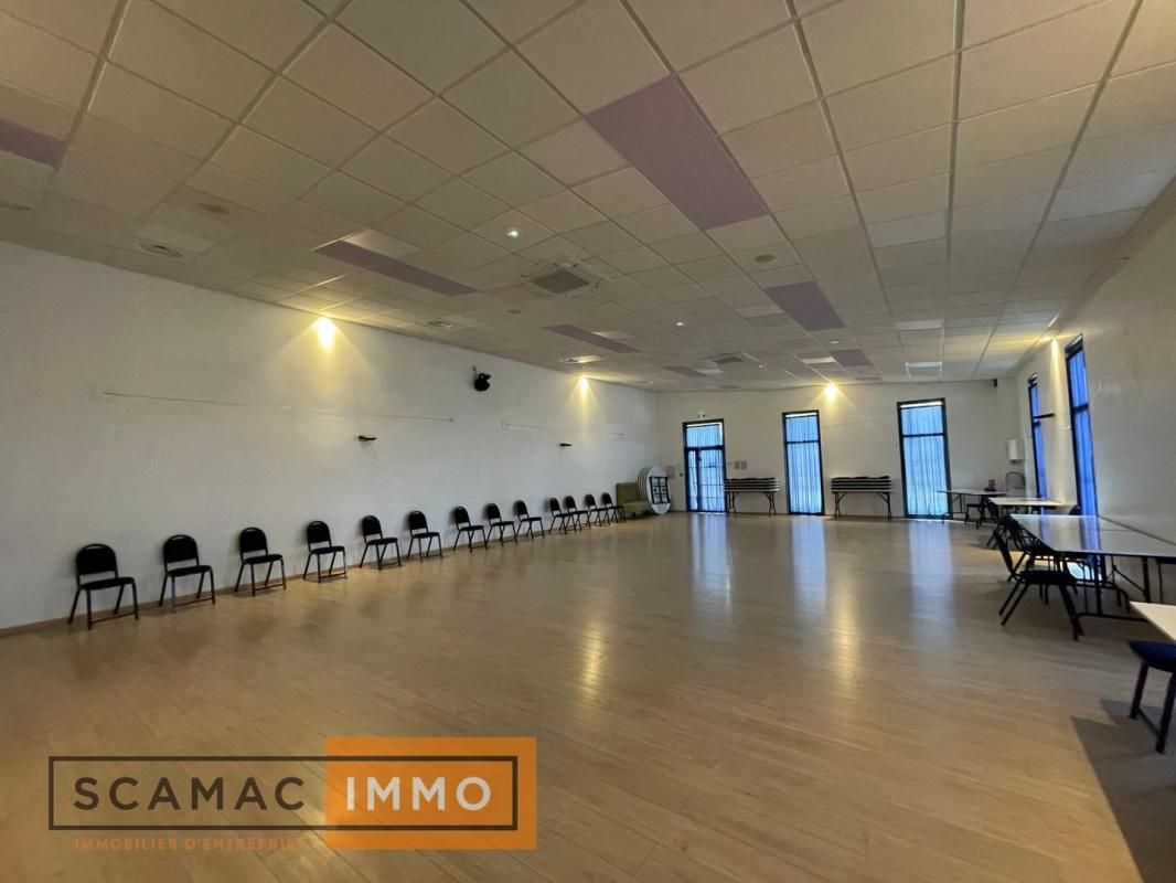 local d'activités de 1 100m², Pringy (Seine-et-Marne)