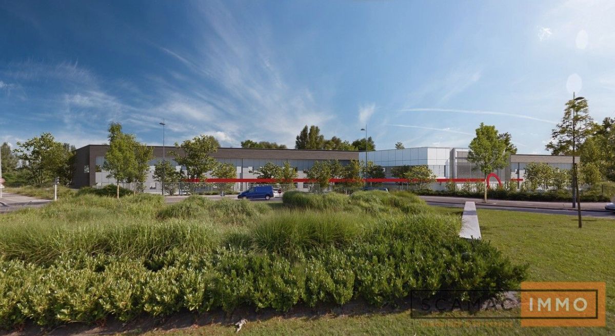 entrepôt de 3&nbsp;950m², Sucy-en-Brie (Val-de-Marne)