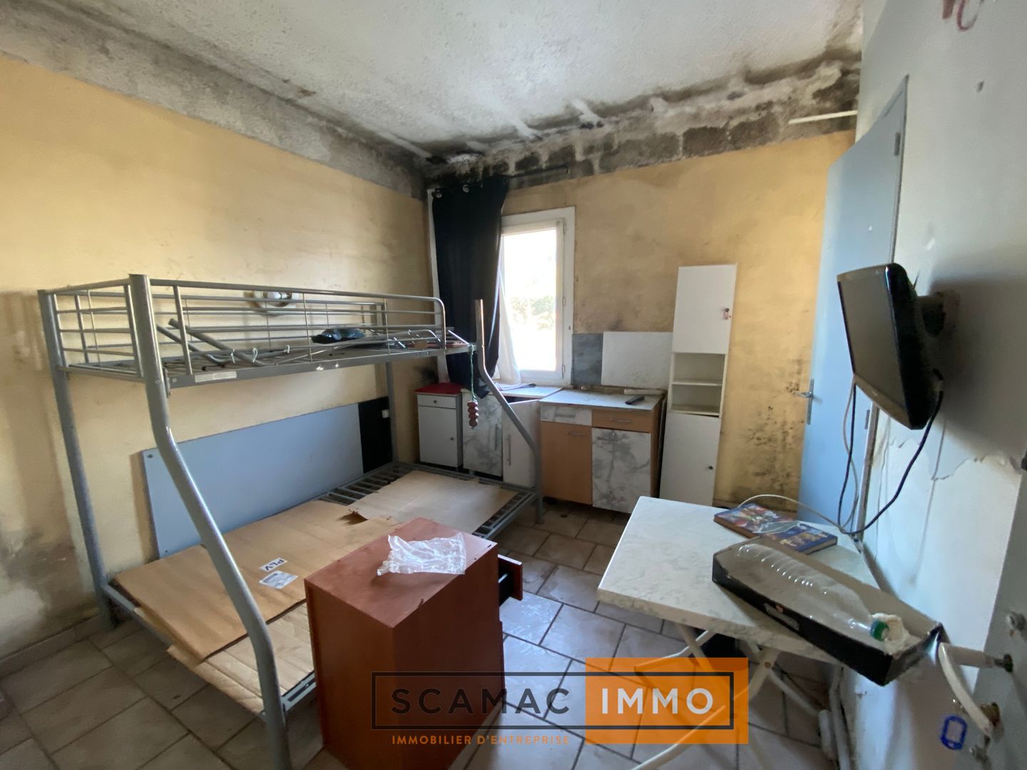 bureau de 544m², Rognac (Bouches-du-Rhône)