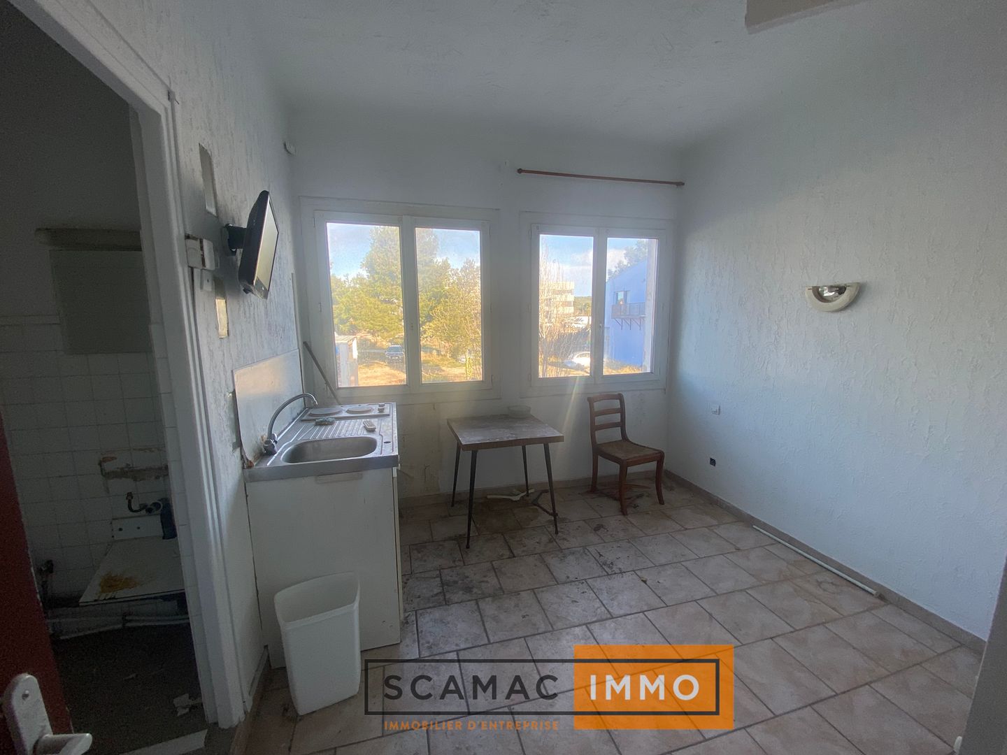 bureau de 544m², Rognac (Bouches-du-Rhône)
