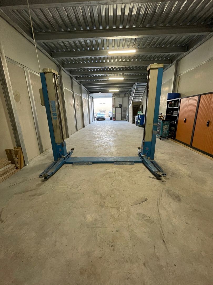 local d'activités de 260m², Brie-Comte-Robert (Seine-et-Marne)