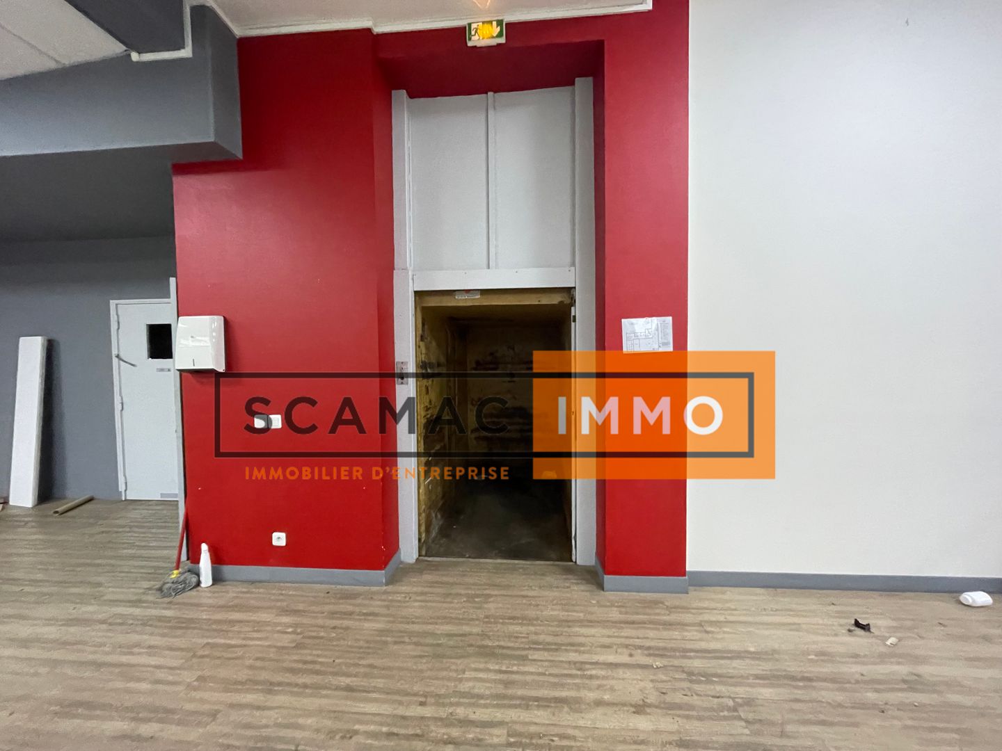 local commercial de 928m², Longjumeau (Essonne)