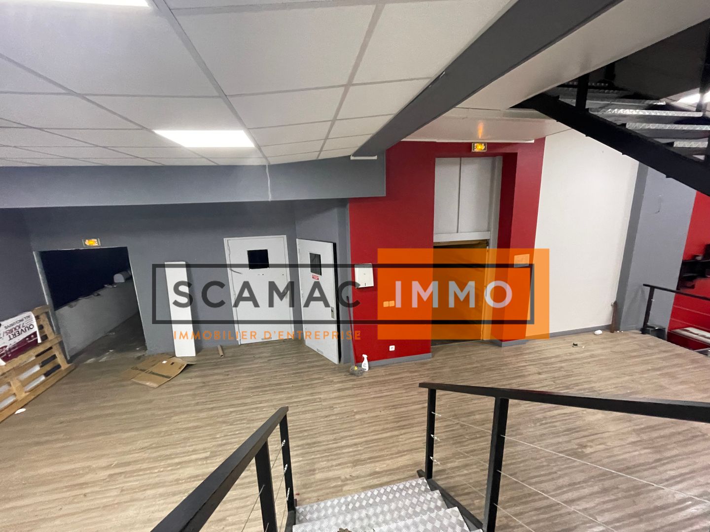 local commercial de 928m², Longjumeau (Essonne)