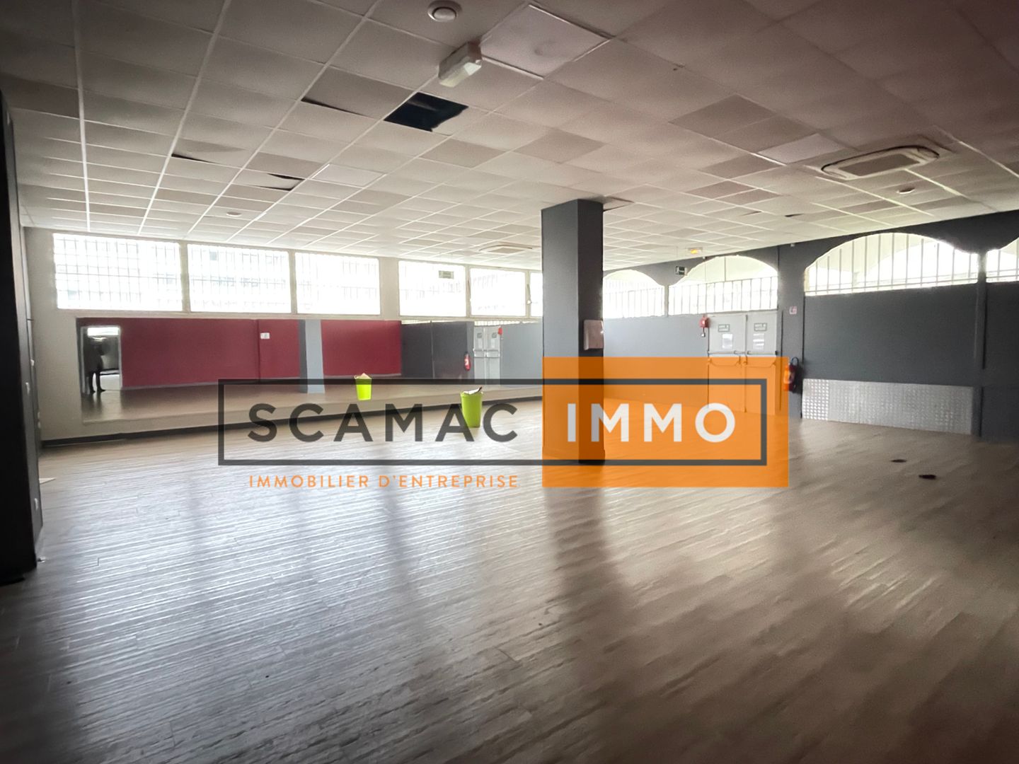 local commercial de 928m², Longjumeau (Essonne)