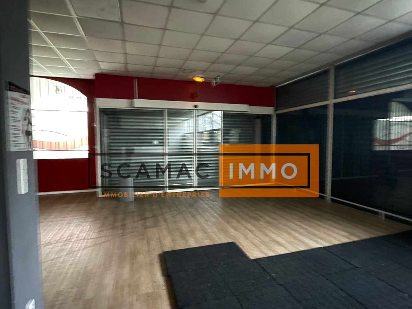 local commercial de 928m², Longjumeau (Essonne)