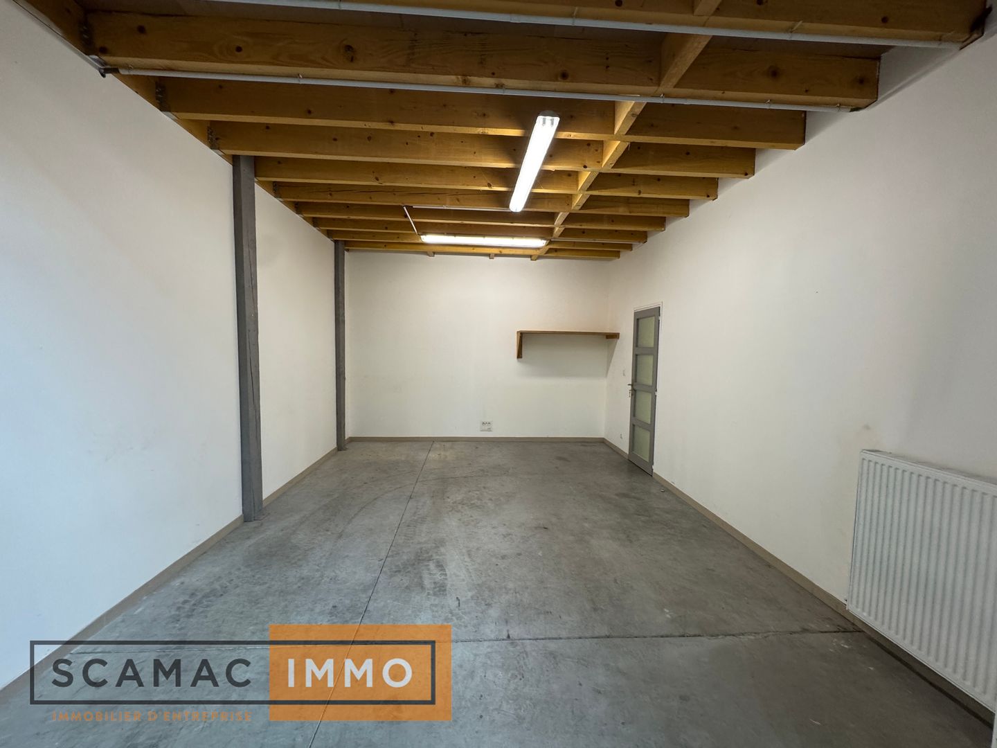 entrepôt de 1&nbsp;483m², La Ville-du-Bois (Essonne)