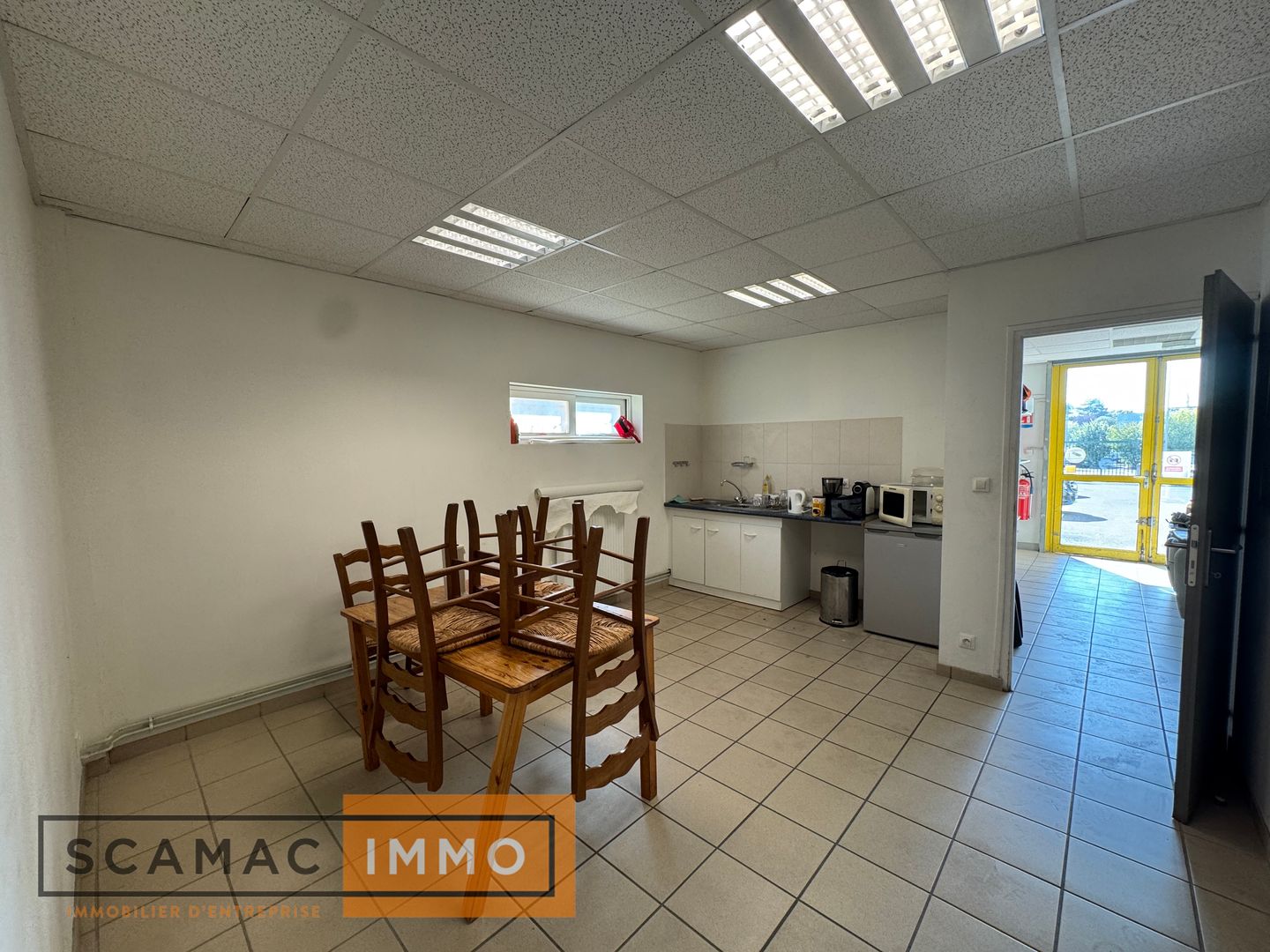 entrepôt de 1&nbsp;483m², La Ville-du-Bois (Essonne)