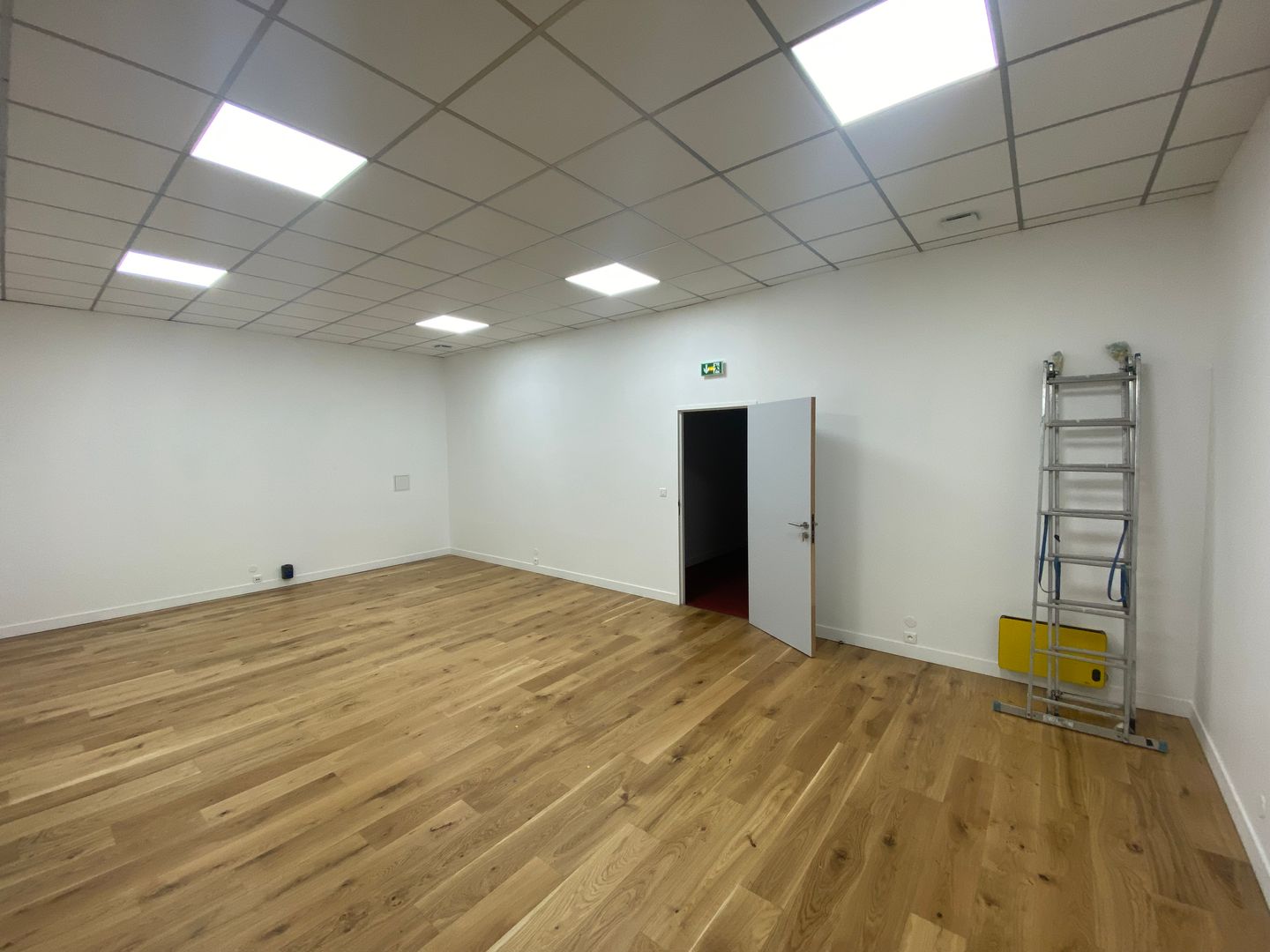 locaux mixtes de 628m², Villebon-sur-Yvette (Essonne)