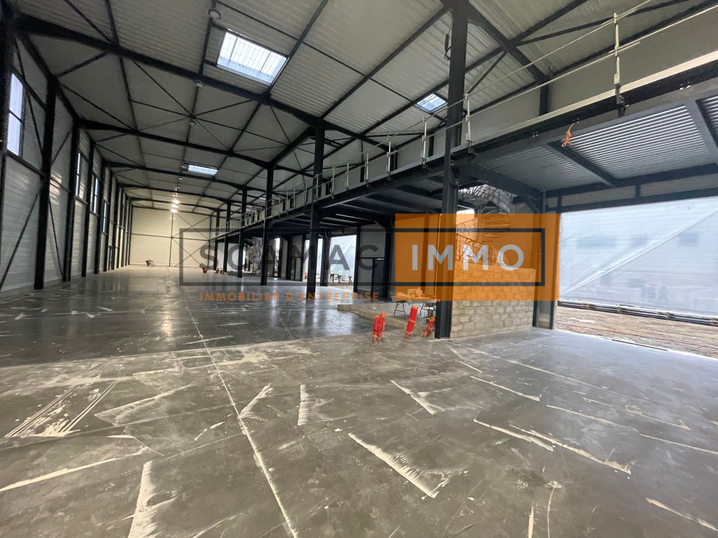 local d'activités de 900m², Saint-Ouen-l'Aumône (Val-d'Oise)