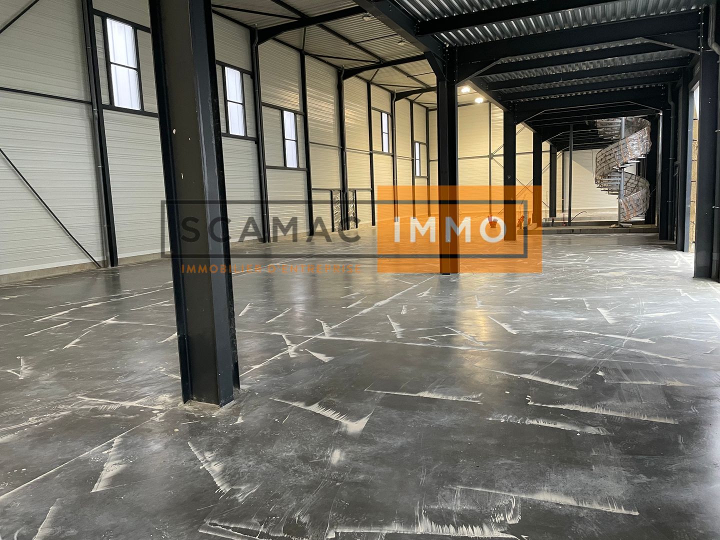 local d'activités de 900m², Saint-Ouen-l'Aumône (Val-d'Oise)