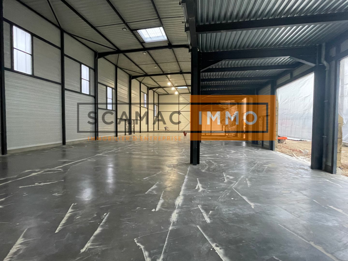 local d'activités de 900m², Saint-Ouen-l'Aumône (Val-d'Oise)