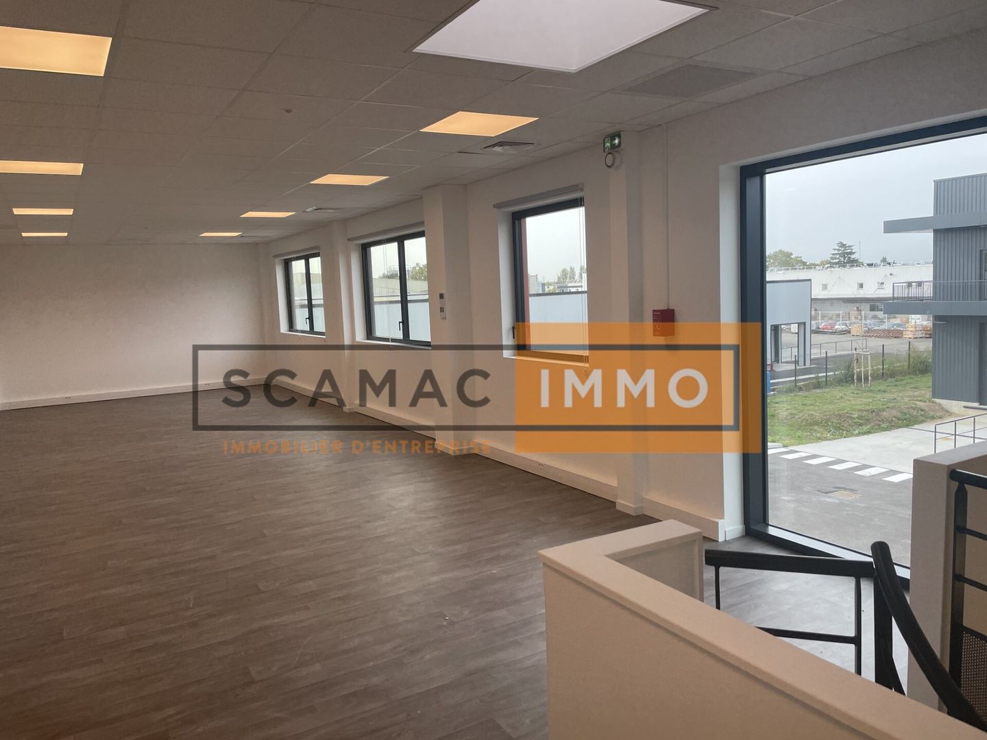 local d'activités de 599m², Saint-Ouen-l'Aumône (Val-d'Oise)