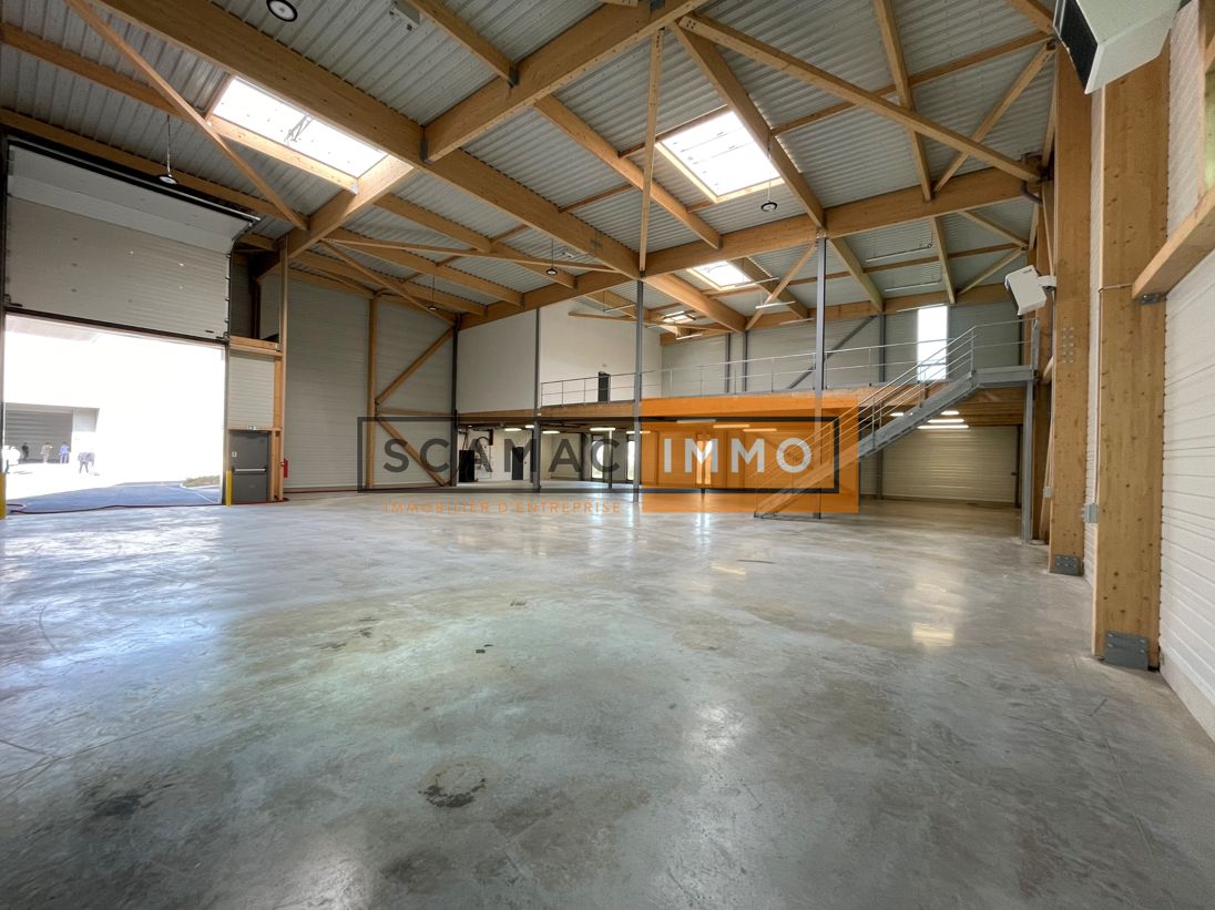 local d'activités de 1&nbsp;426m², Chanteloup-en-Brie (Seine-et-Marne)