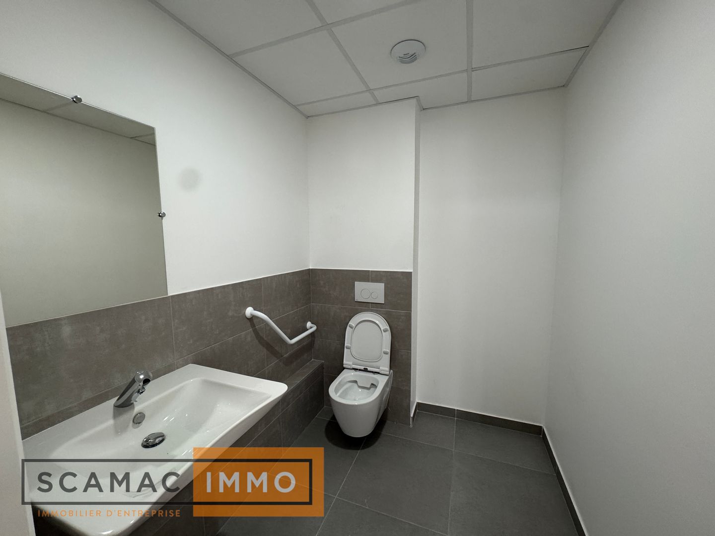 entrepôt de 6 409m², Moissy-Cramayel (Seine-et-Marne)