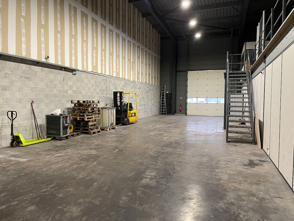 local d'activités de 430m², Fréjus (Var)