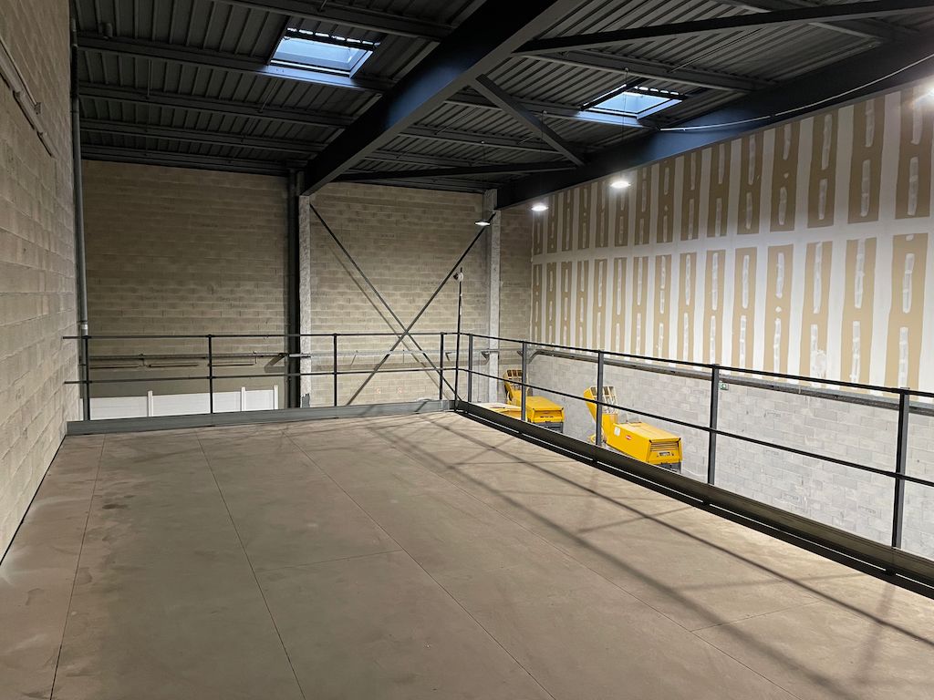 local d'activités de 430m², Fréjus (Var)