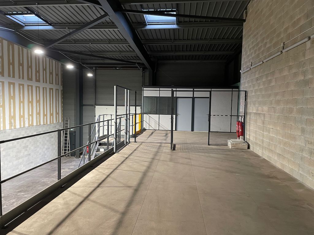 local d'activités de 430m², Fréjus (Var)