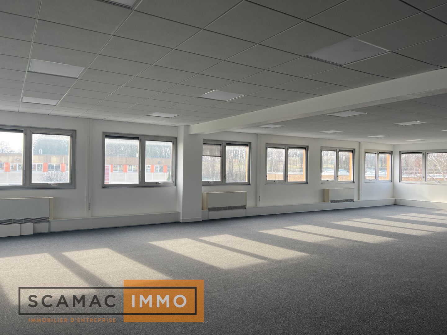bureau de 1 500m², Ris-Orangis (Essonne)